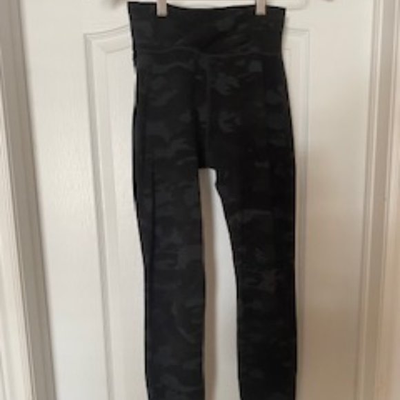 🔥 Alphalete Women’s Camo Leggings – Ultimate Comfort & Performance! 🔥 - Picture 1 of 2